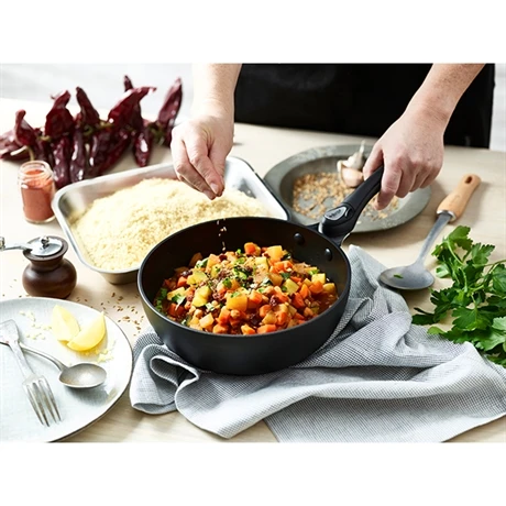 De Buyer Sauteuse 28 Cm Choc Intense Amovible 4 De Buyer Sauteuse 28 Cm Choc Intense Amovible – Image 2