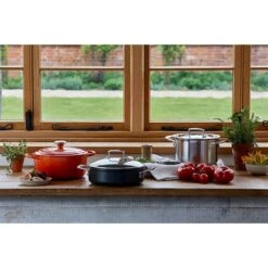 Le Creuset Sauteuse Rondeau Anti-adhérente Les Forgées 28 Cm Et Couvercle En Verre 8 Le Creuset Sauteuse Rondeau Anti-adhérente Les Forgées 28 Cm Et Couvercle En Verre -Le Creusec Boutique 133009 2 1 Sauteuse rondeau anti adherente Les Forgees 28 cm et couvercle en verre Le Creuset