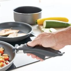 Set 2 Poêles Et 2 Casseroles Anti-adhésives Délice Et Manche Amovible 9 Set 2 Poêles Et 2 Casseroles Anti-adhésives Délice Et Manche Amovible -Le Creusec Boutique 20215 2 3 Set 2 poeles et 2 casseroles anti adhesives Delice et manche amovible Mathon